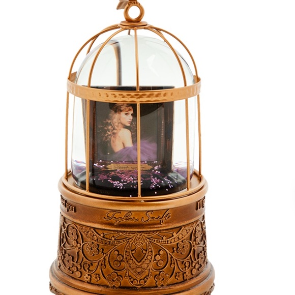 Authentic TS Speak Now Snow globe - Picture 3 of 5